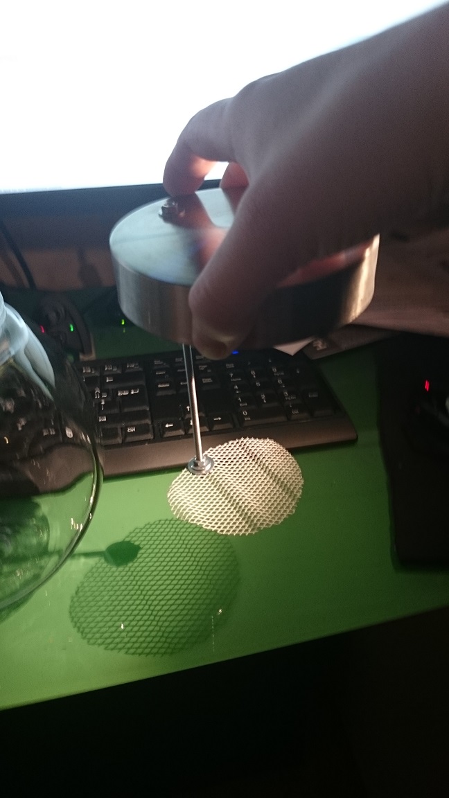 The platform for the printed parts lifts out with the lid.