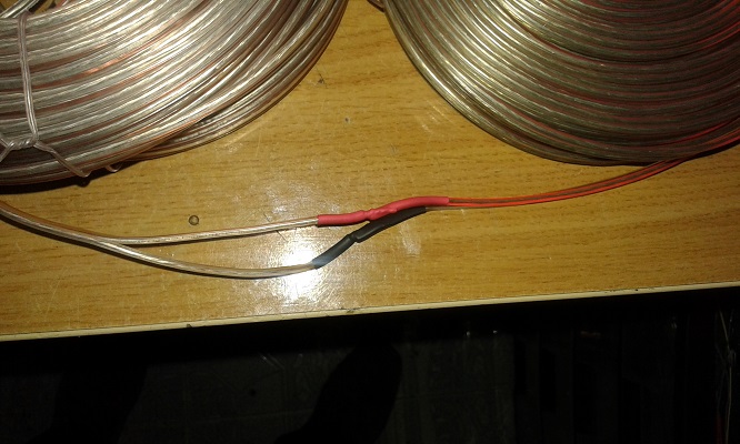me hice con un cable de sonido, que por su calidad es el mejor para este tipo de proyectos, que lo utilizare como cable auxiliar, por si acaso, pero ya que lo tengo, prefiero ponerlo ahora que tener que desmontar el cable tether, para poner un cable<br /><br />I got a sound cable, which for its quality is the best for this type of project, I will use it as an auxiliary cable, just in case, but since I have it, I prefer to put it now than having to dismantle the tether cable, so put a cable