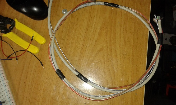 y ahora toca enrollar los tres cables, sin que se líen, para poder conseguir un tether como dios manda<br /><br />and now it's time to roll the three wires, without being lien, to get a tether as god