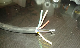 todavía no se que cable utilizar, para llevar la corriente a los motores, si el que se usa en automoción para la luz de los remolques que tiene cinco cables, u otro que también se utiliza para los remolques con siete cables, el grueso de la manguera es prácticamente el mismo, lo único es que lleva mas cables dentro<br /><br />I still do not know what cable to use, to carry the current to the motors, if the one that is used in the automotive industry for the light of the trailers that has five cables, or another one that is also used for the trailers with seven cables, the thickness of the hose is practically the same, the only thing is that it has more cables inside