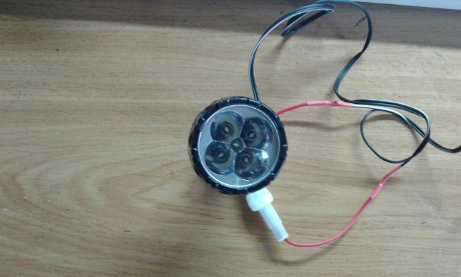 poco a poco voy solucionando problemas, ya tengo luz en el exterior del ROV<br /><br />little by little I am solving problems, I have light on the outside of the ROV